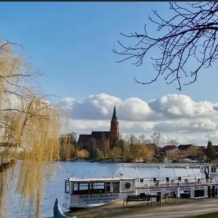 Am Hafen 15 *